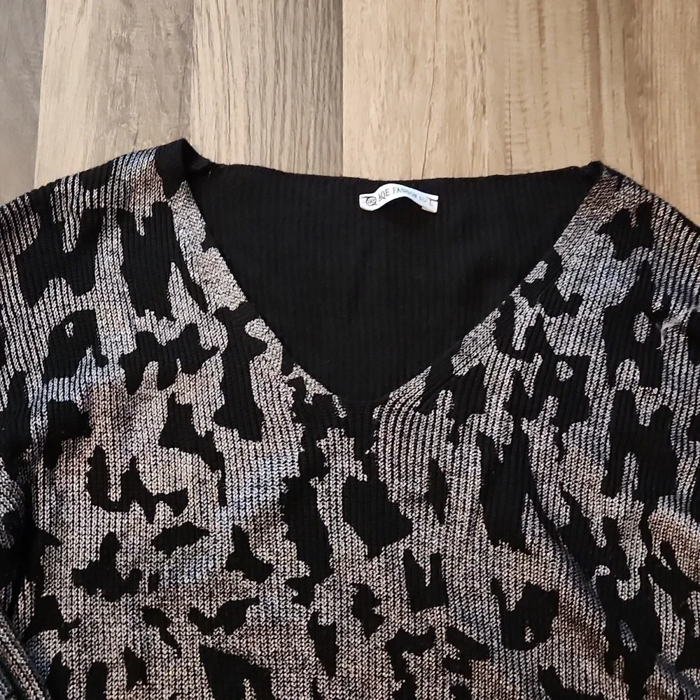 Aqe Fashion Oversized Black and Silver Animal Print Sweater  Size Large